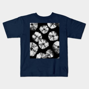 Shibori Kumo tie dye white dots over black Kids T-Shirt